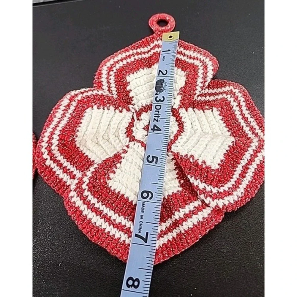 VINTAGE HAND‎ CROCHETED POTHOLDERS TRIVETS RED & WHITE -flower CIRCLE!  Beauties
